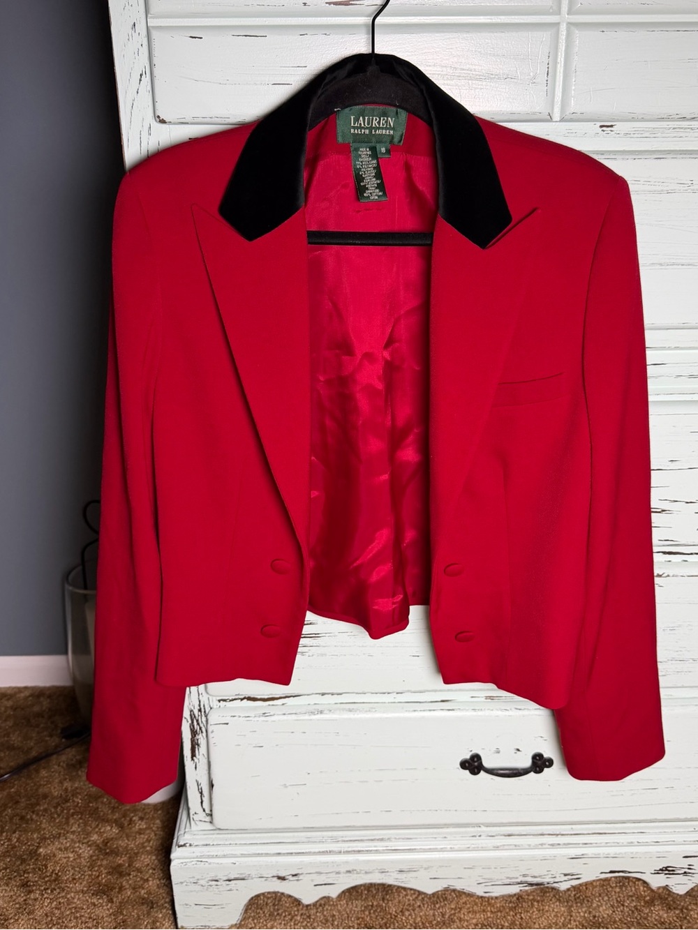Lauren Ralph Lauren Vintsge Red Blazer with Black Velvet Collar. Women’s size 16